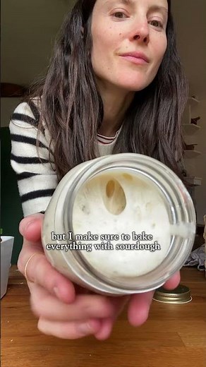 Bread can help you build your gut health! ⬇️ Check out the description for a sourdough bread recipe!