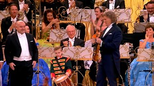💓🌺💓 6-year-old Mik performing Little Drummer Boy with André Rieu 💓🌺💓 Watch More Like This: 🥰 https://tinyurl.com/22btgnut 💓👋🥰 Different boys ,different talents #GanJingWorld #classicalmusic #andrerieu 🌹🌹🌹🎻🎻🎻❤️❤️❤️🎤🎤🎤🦉🦉🦉🥰 | Amazing Music