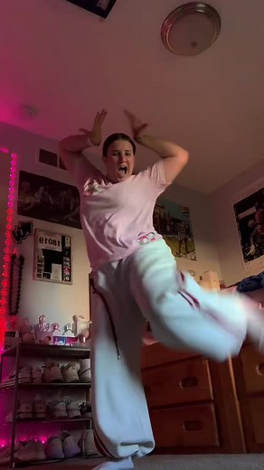 IM JUST TRYNA STAY ME, DANCE A LITTLE CRAYZ @KATSEYE @ILLIT @LE SSERAFIM #iconicbymistake #dance #eyekons #kpop #fyp
