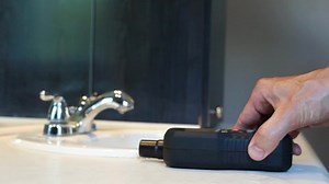 clip-1038496277-indoor-damp--air-quality-iaq-testing