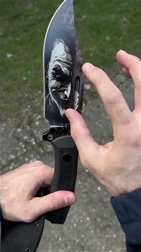 Агрессивный рез и глубокая детализация на кастоме N690 #customknife #нож #batman