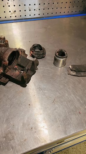 勞MY BRAKES JUST STOPPED WORKING勞 勞By the looks of this brake...