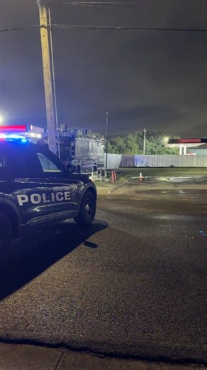 Campbell and Kempwood - Spring Branch Shooting HPD responded to a shooting in the area. When officers arrived, they saw several people running away. Officers immediately began pursuing the suspects and were able to detain seven individuals. They are still actively searching for at least one more person involved. HPD then located an adult male victim who had sustained multiple gunshot wounds. Officers immediately began providing aid and applied a tourniquet. The Fire Department arrived shortly af