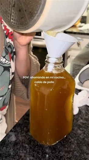Así hago caldo de pollo casero y aprovecho cada ingrediente. #HomeCooking #KitchenTips