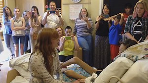 Florence and the Machine perform in an Austin Hospice for a sick teen who couldn't attend her concert. This is magic. "It's always darkest before the light". | Pat Divilly