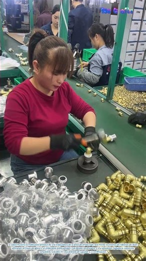 Montaje de precisión: unión de accesorios de fontanería de latón con herramientas de impacto