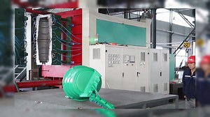 Yankang blow molding machine to produce high-quality plastic compost bin.#kitchencompost #blowmoldingmachine #drummakingmachine #tankmachine #extrusionmoldingmachine Food waste and horticulture waste which generate at house, is called organic waste. This organic waste can be degraded into compost fertilizer by compost bin. Nowadays , these #compostbin are everywhere. For more detail, please contact us: WhatsApp: 86 18669866209 E-mail: wendy@yancon.com Yankang has a team of experienced engineers 