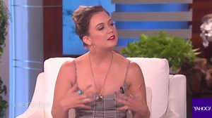Billie Lourd emotionally opens up to Ellen DeGeneres on losing mom Carrie Fisher & grandma Debbie Reynolds (via Yahoo Celebrity). | Yahoo News