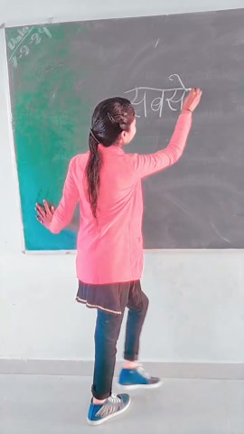 🌸💕ṦɹᎥŝтᎥ-💕🌸 on Instagram: "Apna class 🥰🥰"
