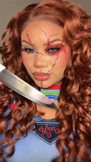 Kelly Hernandez on Instagram: "CHUCKY🧸🔪🩸serving killer glam this spooky szn …👀 products used: 🧸@juviasplace volume 5 blush 🔪@mehronmakeup red, brown, black, & silver cream paint 🩸@lorealparis blackest black panorama mascara 🧸@morphebrushes flickering sands palette 🔪@pudaiercosmetics light + dark brown freckle pen 🩸@nyxcosmetics black epic ink liner 🧸@nyxcosmetics caramel brow pen 🔪@onesize joelapuss lip snatcher 🩸@onesize pink remix lip liner 🧸@colourpopcosmetics black crème gel li