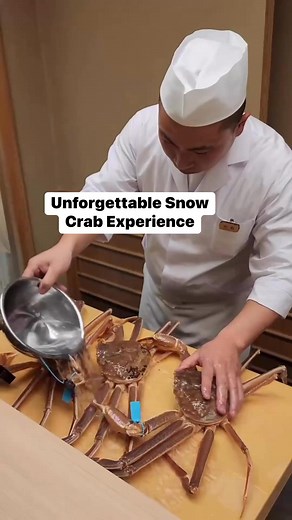 Experience the ultimate snow crab feast at Kataori in Kanazawa, Japan! 🦀🔥 Sourced fresh from the Kuroshio Sea, Chef Yoshinori Kataori grills each leg with precision, enhancing its delicate sweetness with just the right touch of charcoal. 🍽️ He personally slices the legs in half to bring out the tender, melt-in-your-mouth meat. This unforgettable culinary masterpiece will leave you craving more! ✨Tag a friend who needs to try this! 👇 Don’t miss out—taste the freshest snow crab in Kanazawa! 🙌