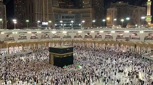 Timelapse of Muslims performing the islamic ritual of Tawaaf at the Kaabah, Masjid Al-Haram, in Makkah, Saudi Arabia.