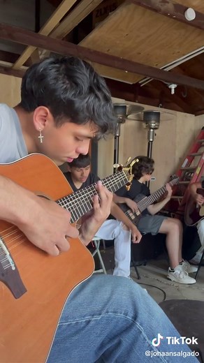 #requinto #requintos #guitarra #corridos #cuh #takamine #docerola #requintoschilos #requintoschingones #jgl #cha🍕 #musica #luisrconriquez #pesopluma @Luis R Conriquez