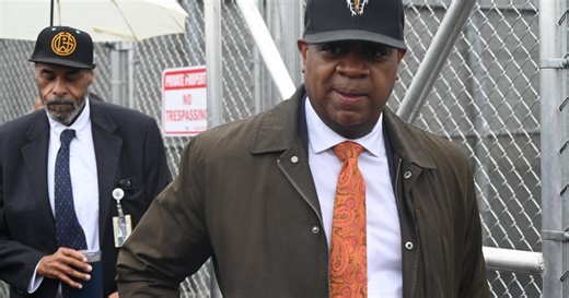 Newark mayor charged with trespassing at ICE facility