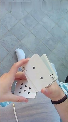 The Easiest Cardistry Trick (With Tutorial)
