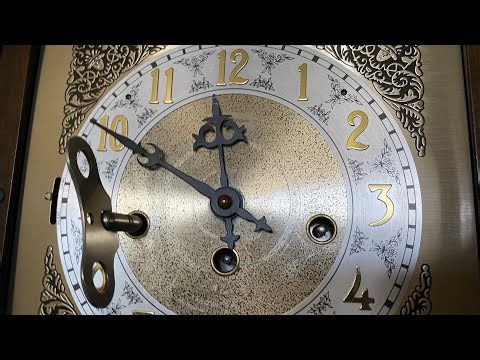 Winding the Hamilton Bracket mantel clock