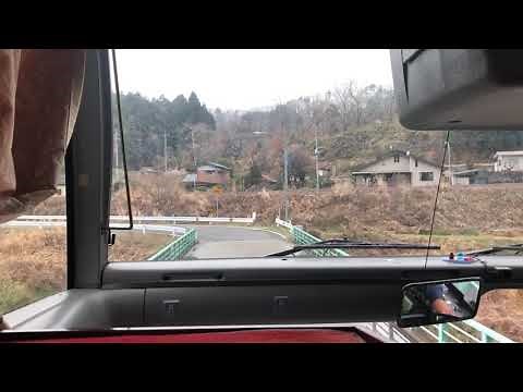 【神業！】とてつもなく狭い道を曲がる12m大型観光バス