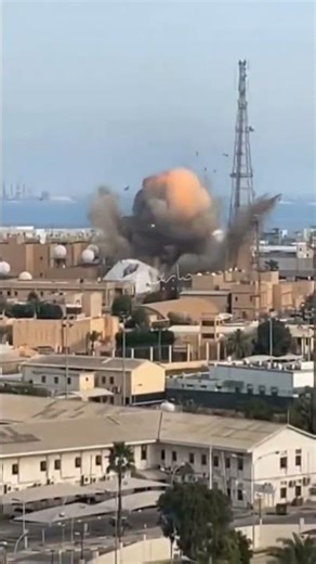 Iranian Shahed-136 scores a DIRECT STRIKE against the U.S. Naval Base in Bahrain #usavsiran #war