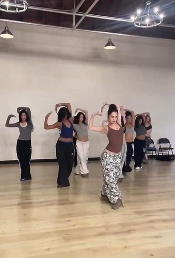 KATSEYE rehearsing the "Milkshake" choreography #KATSEYE #BetterInDenim