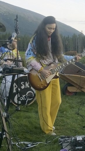 Moo moo MOOdy blues!🥰 The cows love it when we jam in the backyard🐮😃 Some of them even got in the mood for love❤️🤘 Since the cows loved it, we just had to put a little CowChella surprise on our new album🎶 This is “Moo Moo” | Ask Carol