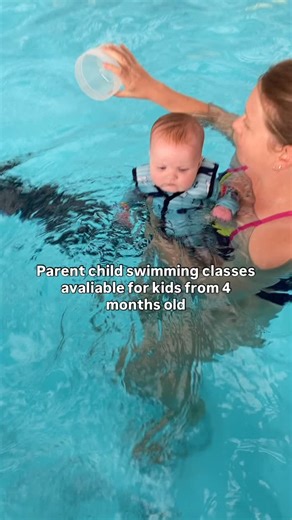 Jayde | Swim school founder on Instagram: "BABY PROGRAM 💎Level 1: Emerald Minis (3-15 months, Parent/Child) A gentle, sensory-rich introduction to the water. Emerald Minis build trust, body awareness and early safety responses through songs, glides and supported exploration. -Safe entry & exit with carer -Comfortable full-body wetting -Assisted front & back floating (ears in) -Gentle kicking with support -Reaching & grasping carer’s thumbs -Horizontal gliding from wall to carer -Calm reaction t