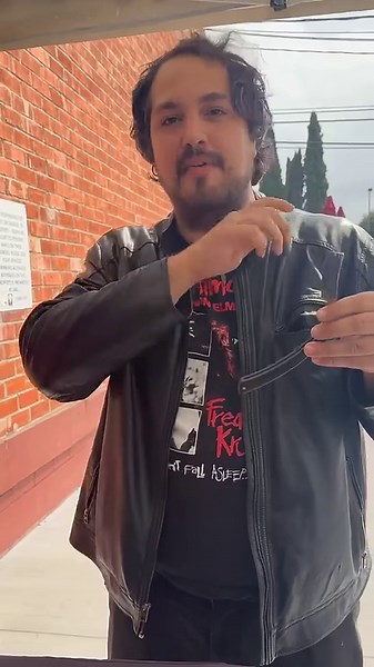 Dulling a razor for a horror movie #knifesharpening #losangeles