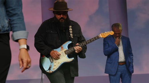 I'll Fly Away (feat. Heath Balltzglier) I Live from Rock Springs Church I Rock Springs Worship "I'll Fly Away" is an uplifting pop/rock song that has a gospel background with a driving bass line and energetic rhythms. It declares that one day we'll be worshiping with our Savior when our time on earth is through. What a gift as a Christian that we have the hope of Heaven as our future! https://rockspringsworship.lnk.to/Hymns2 StowTown Records Provident Entertainment | Rock Springs Church