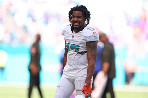 Broncos trade for Jaylen Waddle, send picks to Dolphins: Sources