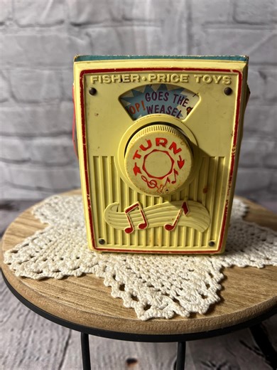 Vintage 1972 Fisher Price Music Box Pocket Radio - “pop Goes the Weasel” - Etsy