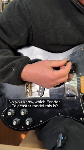 🎸 ¿Qué modelo de Telecaster tiene en sus manos? 🤔 Miguel Matallín, especialista en guitarras eléctricas de Maderas Barber, nos desafía a reconocer el modelo de Telecaster que está sosteniendo. ¿Lo sabés? 🔍⚡ En nuestra tienda podés encontrar todo lo necesario para armar tu Telecaster a medida: ✅ Bodies MB Exclusive ✅ Mangos All Parts ✅ Pastillas Seymour Duncan y Fender ✅ Clavijas Gotoh y Hipshot 🎨 Y mucho más, incluyendo pinturas NitorLack para el acabado perfecto. 📲 Dejá tu respuesta en los