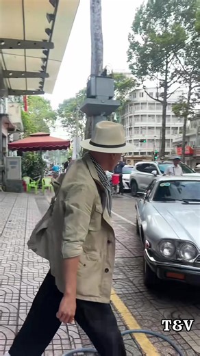 Bắt gặp khoảnh khắc tuyệt vời của Chủ tịch Đặng Lê Nguyên Vũ trên phố 🌱🌱🌱#danglenguyenvu #trungnguyenlegend #sieuxe