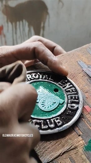 Restoring an Redditch England REOC badge 💙🇬🇧💙 | OLD Madras Motorcycles