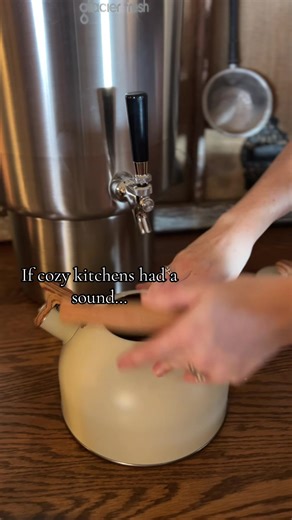 Cozy kitchen sounds with the whistling kettle. Just can’t beat it! I was craving some hot tea! #kettle