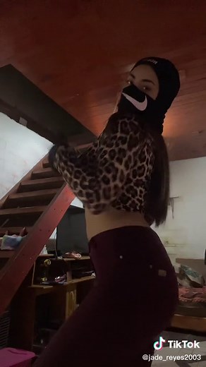 Vídeos de Jade Reyes (@jade_reyes2003) con «Que Buena Tu Ta - Fuego»