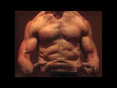 FLEXING BIG BULGING 18 INCH BICEPS