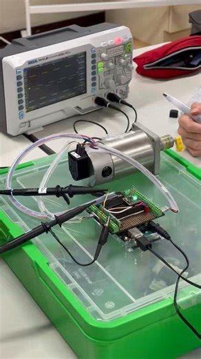 今日の2年生の学生実験　モータドライバの使い方　エンコーダの動作
