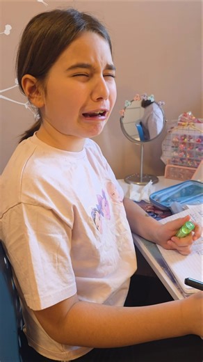 De ce-mi fac temele acasă azi 🤧🤒 #homework #familytime