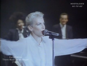 80's... "There Must Be an Angel (Playing with My Heart)"... #Eurythmics © Paroles et musique : Annie Lennox et Dave Stewart ☑️ N° 8 au Top 50 ☑️ C'était en 1985... | Nostalgies 60'-70'-80'