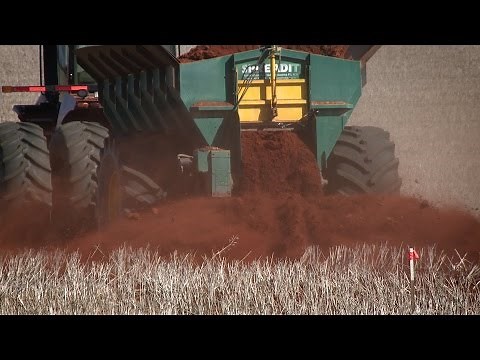 GCTV19: Clay spreading research uncovers keys to improvement of sandy soil.