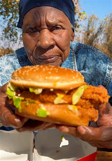 Hungry Lion Triiiple Big Boss Burger review — Sticky Wings first try