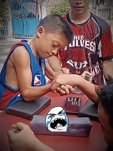 no technique #armwrestler #eastvswest #viral #armwrestling #fyp #training #grind #sparring