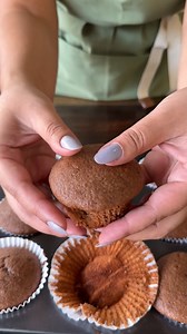 3.8K views · 26 reactions | A receita fácil de cupcakes de chocolate. Fica pronta em minutos. | Cozinhando com a Tutu | Facebook