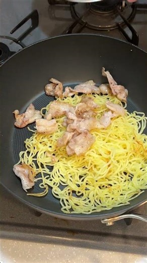豚バラ肉と九条ネギの塩焼きそば