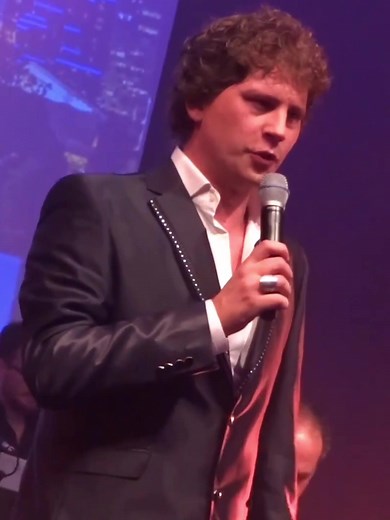 Bouke Scholten and The Elvis Matters Band Perform 'What Now My Love'