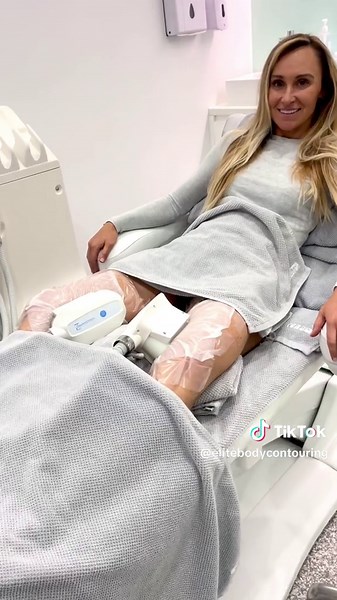 Freeze away unwanted fat with our cool shaping 2 machine 🥶🥶 #coolsculpting #fatfreezing #fatfreeze #coolsculptingbeforeandafter
