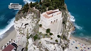115K views · 5.8K reactions | #Tropea è il borgo dei borghi 2020-2021 Eletto il borgo più bello d’Italia nella trasmissione di Rai3. Primo posto per la Perla del Tirreno, secondo Baunei in Sardegna, terzo Geraci Siculo | Corriere della Calabria | Facebook