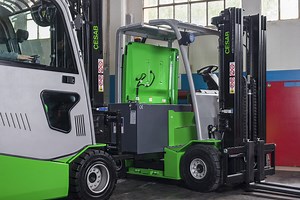 Forklift Batteries & Their Maintenance (Complete Guide)