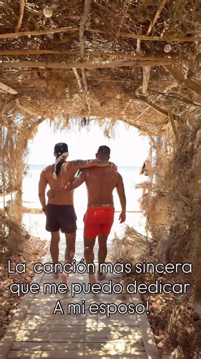 A veces buscamos la perfección en una relación… y ahí es donde nos estrellamos. Porque la vida no te trae personas perfectas, te trae personas reales… de esas que se vuelven indispensables, tu refugio, tu mejor amigo, tu cómplice 💛 Y un día entiendes que no se trata de encontrar a alguien perfecto, sino a alguien correcto para caminar contigo. Entre risas, errores y momentos inesperados… así se vive este viaje llamado matrimonio.