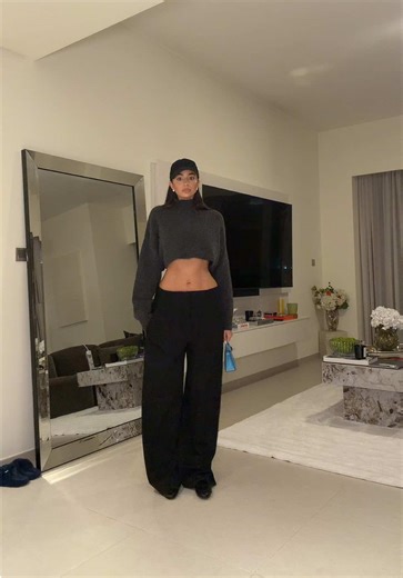 Cropped Turtleneck Outfit Ideas for a Chic Look