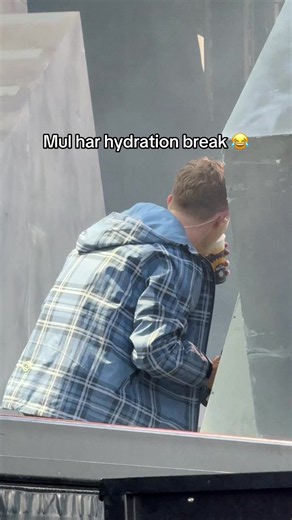 Han tror det är Round of 32 #fotboll #rocboyz #mul #hydrationbreak